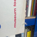 Kunstenaars tussen coulissen [Exhibition Poster] Willem Sandberg, 1957
